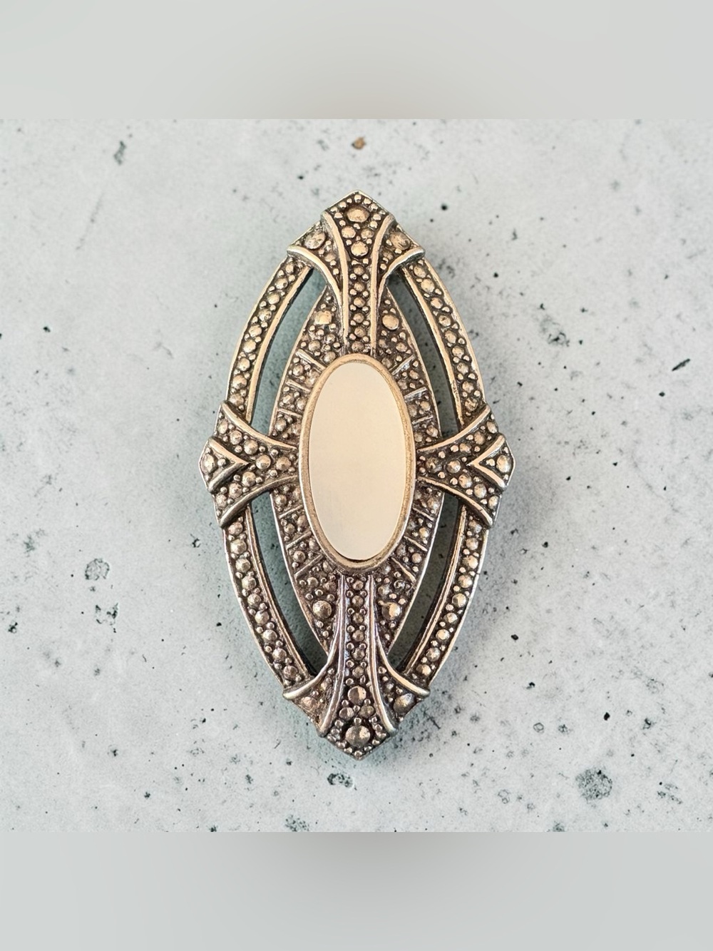 Vintage Avon Victorian Elegance Style Oval Brooch